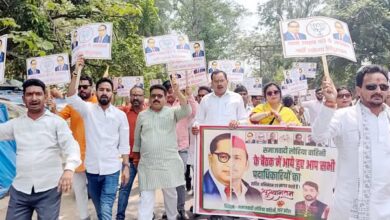 Photo of अखिलेश यादव के खिलाफ भाजपा का जमकर प्रदर्शन, पोस्टर विवाद को लेकर सड़क पर उतरे भाजपाई