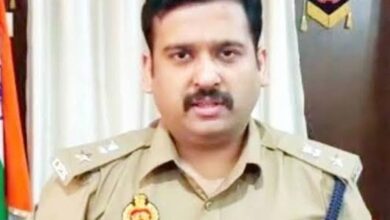 Photo of सीतापुर की कानून व्यवस्था अब SP अंकुर अग्रवाल के हाथों में, अमेरिका से नौकरी छोड़ बने हैं IPS