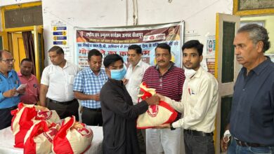 Photo of गोद लिए हुए क्षय रोगियों को रेडक्रॉस सोसाइटी ने वितरित की प्रोटीन किट