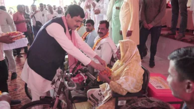 Photo of सांसद आनंद भदौरिया ने दिव्यांग और वरिष्ठ नागरिकों को बांटे सहायक उपकरण