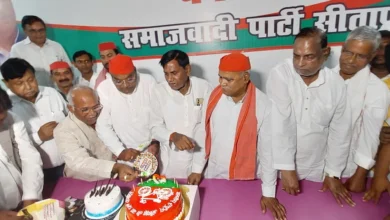 Photo of केक काटा, रक्तदान किया और पेट्रोल भी बंटा, ऐसे मनाया गया Akhilesh Yadav का जन्मदिन