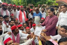 Photo of SITAPUR : खाद की कमी और कालाबाजारी पर सपा समेत आप का प्रदर्शन, सरकार के खिलाफ जम कर हुई नारेबाजी