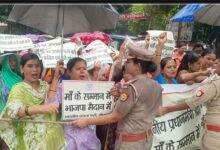 Photo of SITAPUR : भाजपा महिला मोर्चा की कांग्रेस कार्यालय घेरने की कोशिश, पुलिस ने रोका