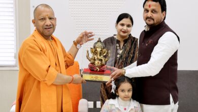 Photo of CM YOGI आदित्यनाथ से खैराबाद पालिका अध्यक्ष की मुलाकात, विकास प्रस्तावों को प्राथमिकता से मंजूरी का आश्वासन