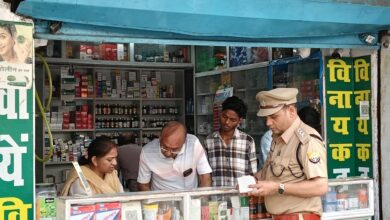 Photo of दवा दुकानों पर ड्रग इंस्पेक्टर का छापा, ग्रीकगंज बाजार में मचा हड़कंप