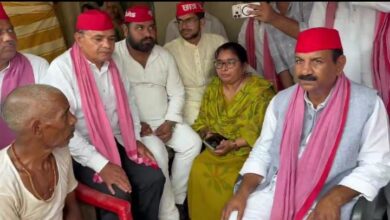 Photo of Sitapur पहुंचे Samajwadi प्रदेश अध्यक्ष, मृतक शैलेन्द्र पाल के परिवार से की मुलाकात