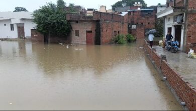 Photo of सरायन नदी का लगातार बढ़ता जलस्तर, कई परिवारों ने छोड़े घर, अंसारी टोले में लोगों की सेहत पर बना खतरा