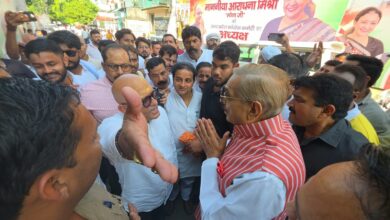 Photo of Lucknow: UP Congress मुख्यालय में जूतमपैजार, Ajai Rai ने लगाया बदसलूकी का आरोप; धरने पर बैठे, नेताओं की आई प्रतिक्रिया
