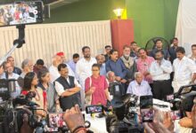 Photo of ‘वन नेशन, वन एनेमी’ के नारे से गूंजा Rahul Gandhi का आवास, विपक्षी बैठक में Neha Bora ने खींचा ध्यान